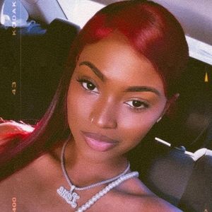 Meet your Posher, Selena